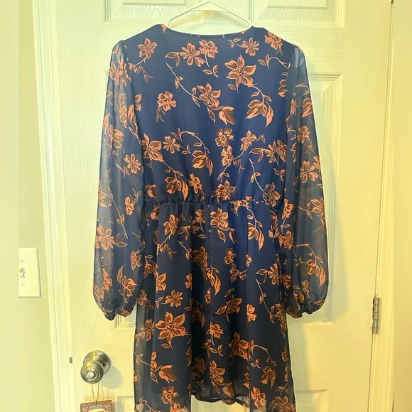 Women’s long sleeve floral dress size L - Picture 2 of 2